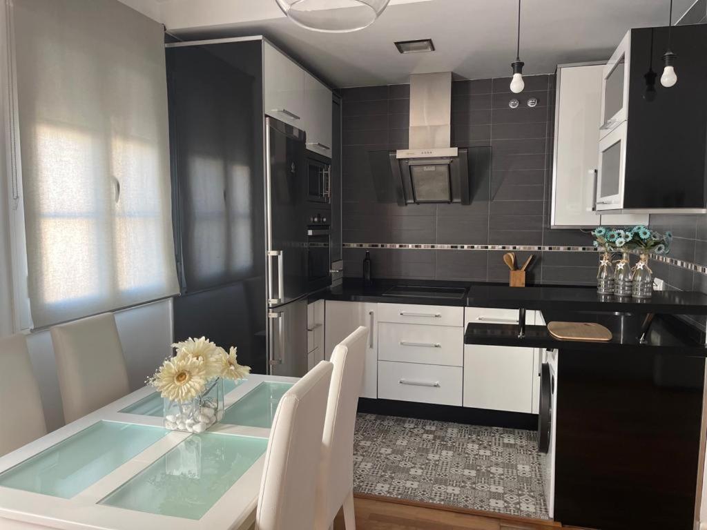Atico Con Terraza- Solarium Apartment Ecija Luaran gambar